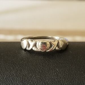 10K White Gold Hearts Ring